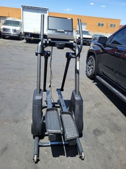 2025 Nordictrack X16 Elliptical Cross Trainer FreeStride Trainer - NTEL71625