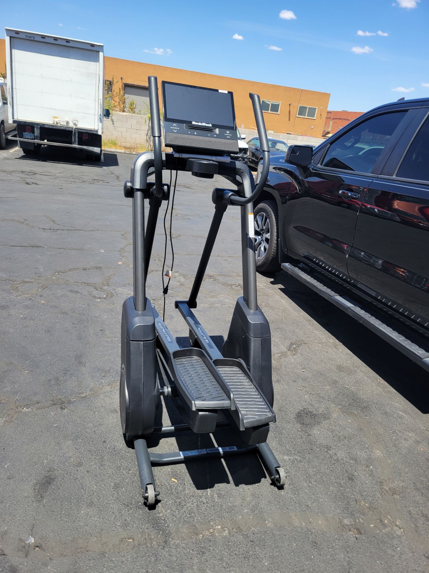 2025 Nordictrack X16 Elliptical Cross Trainer FreeStride Trainer - NTEL71625
