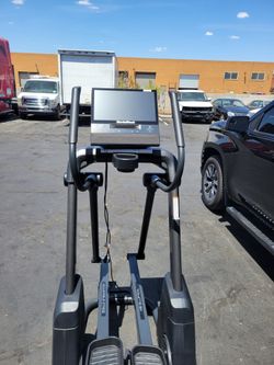 2025 Nordictrack X16 Elliptical Cross Trainer FreeStride Trainer - NTEL71625